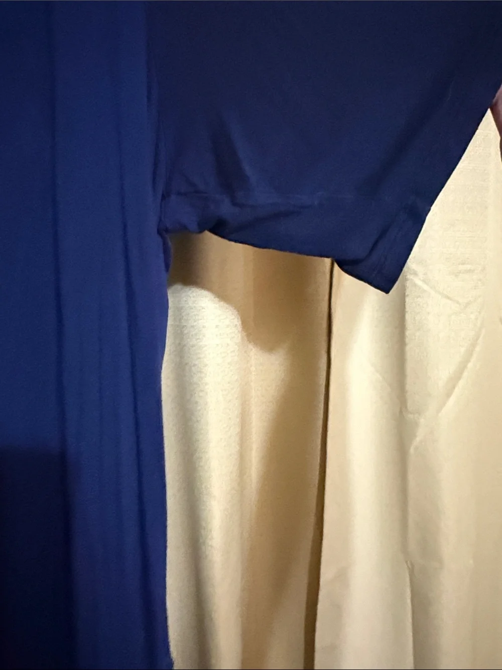 Super soft V-Neck Shirt in Navy Blue - Picture 3 of 3